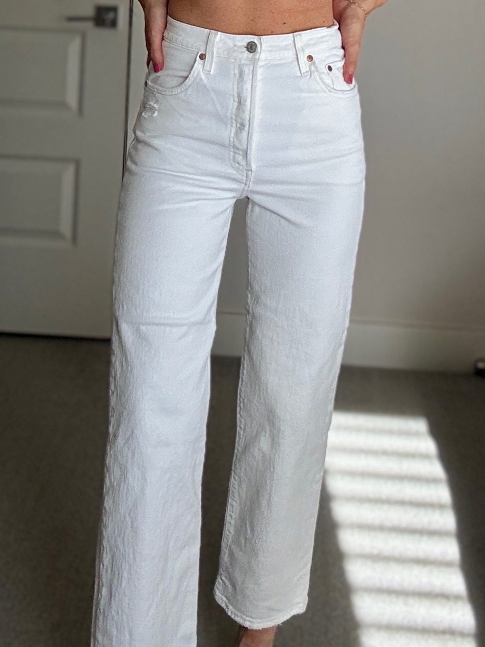 Levi’s Ribcage White Straight-Leg Jeans - Picture 2 of 10